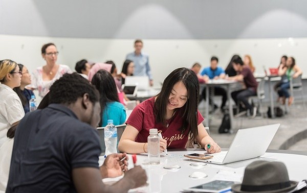 音乐剧表演在新加坡莱佛士音乐学院好学吗？